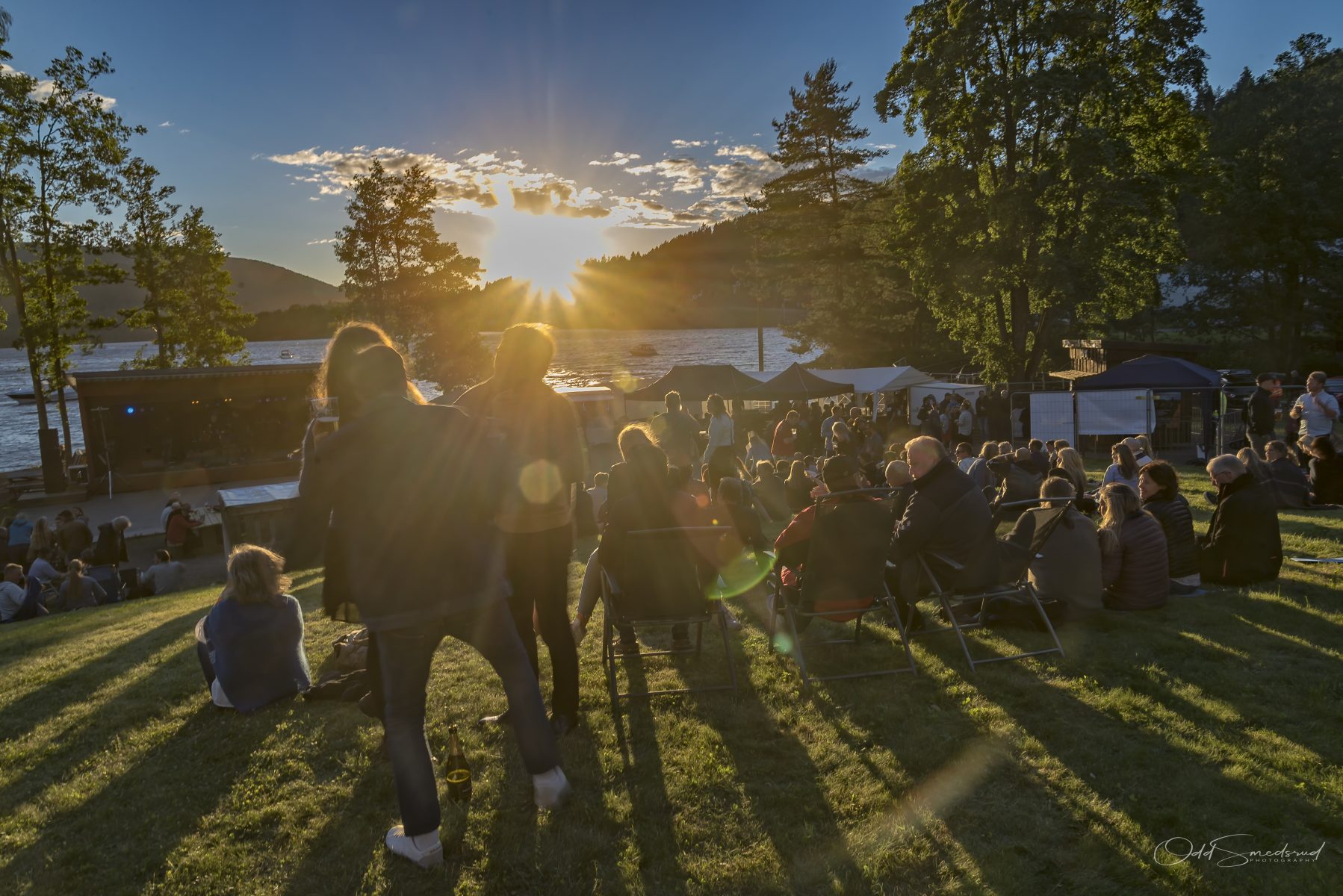 Solnedgang på Eidsfoss Musikkfestival høy